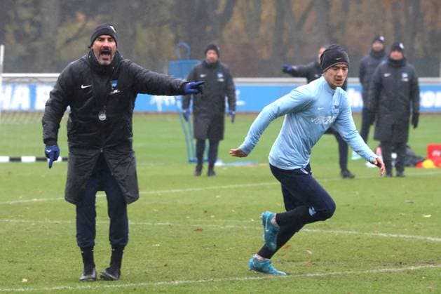 DEU, DFL, 2. FBL Hertha BSC, Training, 19.11.2024, Sportforum, Berlin, DEU, DFL, 2. FBL Hertha BSC, Training, im Bild Cheftrainer Cristian Fiel (Hertha BSC Berlin), Ibrahim Maza (Hertha BSC Berlin 10) DFL - regulations prohibit any use of Photographs as image sequences and or quasi-video Foto: Juergen Engler nordphoto GmbH