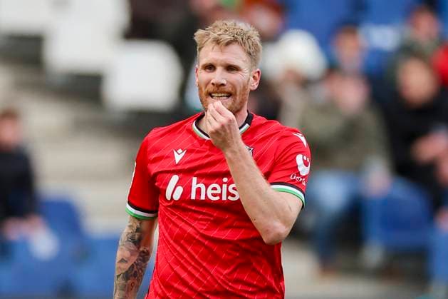 Andreas Voglsammer (Hannover 96) schaut enttaeuscht, 2. Bundesliga, Hannover 96 vs SV Darmstadt 98, Heinz von Heiden Arena am 23. November 2024 in Hannover, Deutschland. (Foto von Marco Steinbrenner DeFodi Images) Andreas Voglsammer (Hannover 96) looks dejected, 2. Bundesliga, Hannover 96 vs SV Darmstadt 98, Heinz von Heiden Arena, November 23, 2024 in Hanover, Germany. (Photo by Marco Steinbrenner DeFodi Images) DFB DFL REGULATIONS PROHIBIT ANY USE OF PHOTOGRAPHS AS IMAGE SEQUENCES AND OR QUASI-VIDEO. Defodi-700_hannover_darmstadt_20241123_040