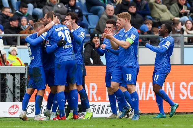 Philipp Foerster (SV Darmstadt 98) bejubelt seinen Treffer mit den Teamkollegen, 2. Bundesliga, Hannover 96 vs SV Darmstadt 98, Heinz von Heiden Arena am 23. November 2024 in Hannover, Deutschland. (Foto von Marco Steinbrenner DeFodi Images) Philipp Foerster (SV Darmstadt 98) celebrates his goal with teammates, 2. Bundesliga, Hannover 96 vs SV Darmstadt 98, Heinz von Heiden Arena, November 23, 2024 in Hanover, Germany. (Photo by Marco Steinbrenner DeFodi Images) DFB DFL REGULATIONS PROHIBIT ANY USE OF PHOTOGRAPHS AS IMAGE SEQUENCES AND OR QUASI-VIDEO. Defodi-700_hannover_darmstadt_20241123_061