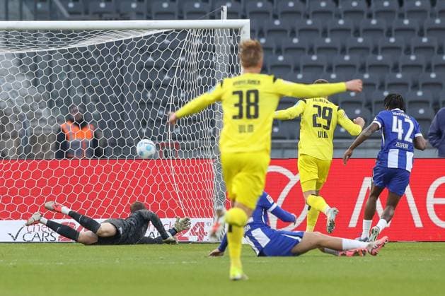 23.11.2024, xtgx, Fussball 2. Bundesliga, Hertha BSC Berlin - SSV Ulm 1846 emspor, v.l. Maurice Krattenmacher (Ulm, 30) schiesst Tor, schießt, Torschuetze, erzielt Tor, Treffer, scores the goal 2:2 (DFL DFB REGULATIONS PROHIBIT ANY USE OF PHOTOGRAPHS as IMAGE SEQUENCES and or QUASI-VIDEO) Berlin