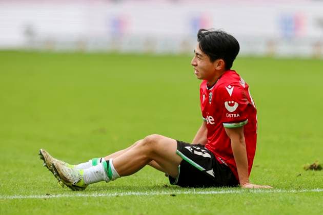 Hyunju Lee (Hannover 96) schaut enttaeuscht, 2. Bundesliga, Hannover 96 vs SV Darmstadt 98, Heinz von Heiden Arena am 23. November 2024 in Hannover, Deutschland. (Foto von Marco Steinbrenner DeFodi Images) Hyunju Lee (Hannover 96) looks dejected, 2. Bundesliga, Hannover 96 vs SV Darmstadt 98, Heinz von Heiden Arena, November 23, 2024 in Hanover, Germany. (Photo by Marco Steinbrenner DeFodi Images) DFB DFL REGULATIONS PROHIBIT ANY USE OF PHOTOGRAPHS AS IMAGE SEQUENCES AND OR QUASI-VIDEO. Defodi-700_hannover_darmstadt_20241123_067