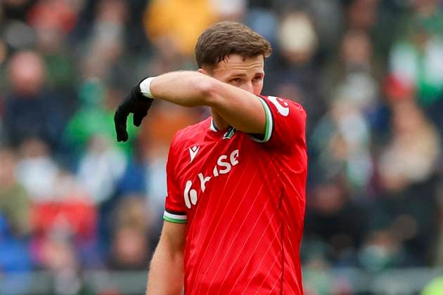 Sport Bilder des Tages Enzo Leopold (Hannover 96) schaut enttaeuscht, 2. Bundesliga, Hannover 96 vs SV Darmstadt 98, Heinz von Heiden Arena am 23. November 2024 in Hannover, Deutschland. (Foto von Marco Steinbrenner DeFodi Images) Enzo Leopold (Hannover 96) looks dejected, 2. Bundesliga, Hannover 96 vs SV Darmstadt 98, Heinz von Heiden Arena, November 23, 2024 in Hanover, Germany. (Photo by Marco Steinbrenner DeFodi Images) DFB DFL REGULATIONS PROHIBIT ANY USE OF PHOTOGRAPHS AS IMAGE SEQUENCES AND OR QUASI-VIDEO. Defodi-700_hannover_darmstadt_20241123_068