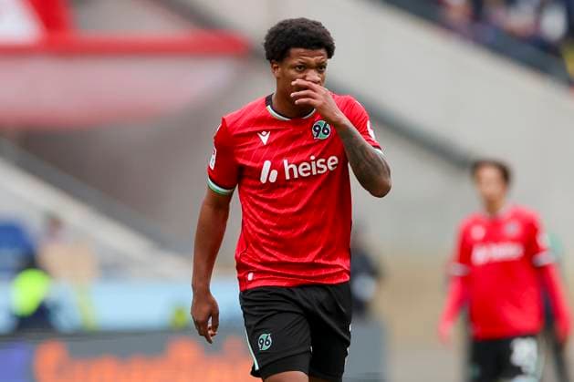 Jessic Ngankam (Hannover 96) schaut enttaeuscht, 2. Bundesliga, Hannover 96 vs SV Darmstadt 98, Heinz von Heiden Arena am 23. November 2024 in Hannover, Deutschland. (Foto von Marco Steinbrenner DeFodi Images) Jessic Ngankam (Hannover 96) looks dejected, 2. Bundesliga, Hannover 96 vs SV Darmstadt 98, Heinz von Heiden Arena, November 23, 2024 in Hanover, Germany. (Photo by Marco Steinbrenner DeFodi Images) DFB DFL REGULATIONS PROHIBIT ANY USE OF PHOTOGRAPHS AS IMAGE SEQUENCES AND OR QUASI-VIDEO. Defodi-700_hannover_darmstadt_20241123_069