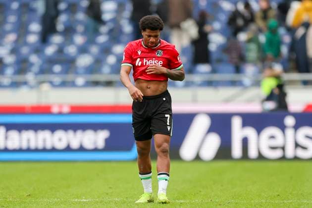 Jessic Ngankam (Hannover 96) schaut enttaeuscht, 2. Bundesliga, Hannover 96 vs SV Darmstadt 98, Heinz von Heiden Arena am 23. November 2024 in Hannover, Deutschland. (Foto von Marco Steinbrenner DeFodi Images) Jessic Ngankam (Hannover 96) looks dejected, 2. Bundesliga, Hannover 96 vs SV Darmstadt 98, Heinz von Heiden Arena, November 23, 2024 in Hanover, Germany. (Photo by Marco Steinbrenner DeFodi Images) DFB DFL REGULATIONS PROHIBIT ANY USE OF PHOTOGRAPHS AS IMAGE SEQUENCES AND OR QUASI-VIDEO. Defodi-700_hannover_darmstadt_20241123_077