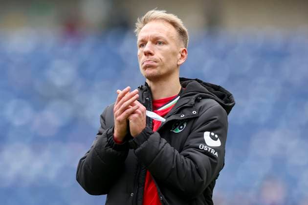 Havard Nielsen (Hannover 96) schaut enttaeuscht, 2. Bundesliga, Hannover 96 vs SV Darmstadt 98, Heinz von Heiden Arena am 23. November 2024 in Hannover, Deutschland. (Foto von Marco Steinbrenner DeFodi Images) Havard Nielsen (Hannover 96) looks dejected, 2. Bundesliga, Hannover 96 vs SV Darmstadt 98, Heinz von Heiden Arena, November 23, 2024 in Hanover, Germany. (Photo by Marco Steinbrenner DeFodi Images) DFB DFL REGULATIONS PROHIBIT ANY USE OF PHOTOGRAPHS AS IMAGE SEQUENCES AND OR QUASI-VIDEO. Defodi-700_hannover_darmstadt_20241123_081