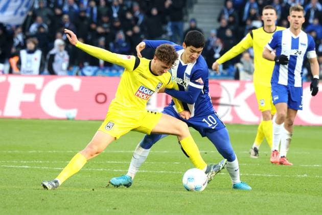 DEU, DFL, 2. FBL, Hertha BSC vs. SSV Ulm, 23.11.2024, Berliner Olympiastadion, Berlin, DEU, DFL, 2. FBL, Hertha BSC vs. SSV Ulm, im Bild Ibrahim Maza (Hertha BSC Berlin 10), Maurice Krattenmacher (SSV Ulm 1846 30) DFL - regulations prohibit any use of Photographs as image sequences and or quasi-video Foto: Juergen Engler nordphoto GmbH