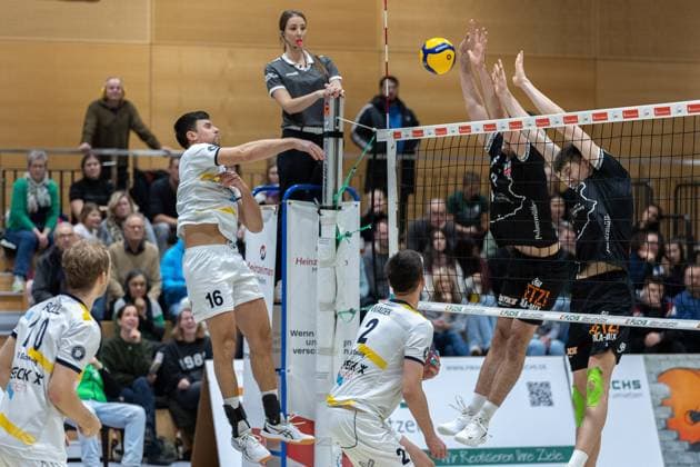 Perica Stanic (SV Schwaig, 16), Linus Herrmann (TV Rottenburg, 09), Jan Huber (TV Rottenburg, 03), SV Schwaig Volleyball - TV Rottenburg, Volleyball, 2. Bundesliga Sued, 6. Spieltag, 23.11.2024 SV Schwaig Volleyball - TV Rottenburg, Volleyball, 2. Bundesliga Sued, 6. Spieltag, 23.11.2024 Schwaig Copyright: xEibner-Pressefoto G.xSantemizx EP_GSZ