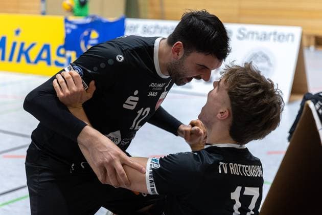 Yannick Menke (TV Rottenburg, 12), Aurel Sprenger (TV Rottenburg, 17), jubelt, Jubel, positive Emotionen, positive Emotion, SV Schwaig Volleyball - TV Rottenburg, Volleyball, 2. Bundesliga Sued, 6. Spieltag, 23.11.2024 SV Schwaig Volleyball - TV Rottenburg, Volleyball, 2. Bundesliga Sued, 6. Spieltag, 23.11.2024 Schwaig Copyright: xEibner-Pressefoto G.xSantemizx EP_GSZ