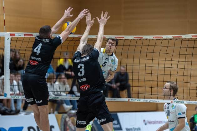 Jakob Elsaesser (TV Rottenburg, 04), Jan Huber (TV Rottenburg, 03), Yannick Bibelriether (SV Schwaig, 05), SV Schwaig Volleyball - TV Rottenburg, Volleyball, 2. Bundesliga Sued, 6. Spieltag, 23.11.2024 SV Schwaig Volleyball - TV Rottenburg, Volleyball, 2. Bundesliga Sued, 6. Spieltag, 23.11.2024 Schwaig Copyright: xEibner-Pressefoto G.xSantemizx EP_GSZ