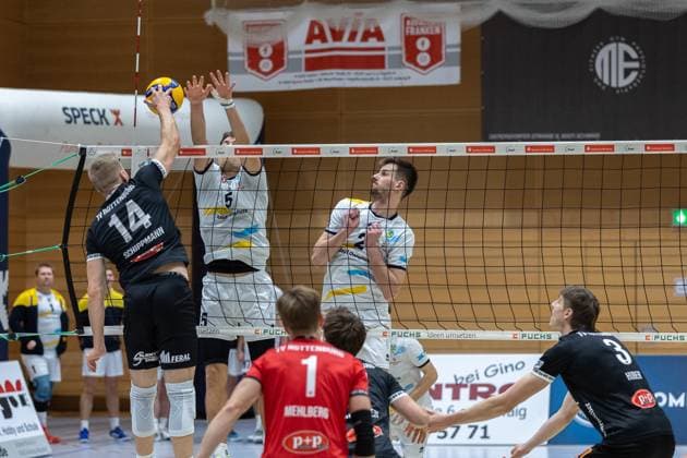 Timon Schippmann (TV Rottenburg, 14), Yannick Bibelriether (SV Schwaig, 05), Mariusz Wacek (SV Schwaig, 02), SV Schwaig Volleyball - TV Rottenburg, Volleyball, 2. Bundesliga Sued, 6. Spieltag, 23.11.2024 SV Schwaig Volleyball - TV Rottenburg, Volleyball, 2. Bundesliga Sued, 6. Spieltag, 23.11.2024 Schwaig Copyright: xEibner-Pressefoto G.xSantemizx EP_GSZ