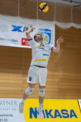 Melvin Jasper Roll (SV Schwaig, 10), Einzelbild, Einzelfoto, Portrait, Portraet, SV Schwaig Volleyball - TV Rottenburg, Volleyball, 2. Bundesliga Sued, 6. Spieltag, 23.11.2024 SV Schwaig Volleyball - TV Rottenburg, Volleyball, 2. Bundesliga Sued, 6. Spieltag, 23.11.2024 Schwaig Copyright: xEibner-Pressefoto G.xSantemizx EP_GSZ