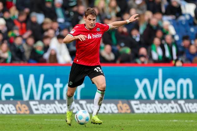 Max Christiansen (Hannover 96) kontrolliert den Ball, 2. Bundesliga, Hannover 96 vs SV Darmstadt 98, Heinz von Heiden Arena am 23. November 2024 in Hannover, Deutschland. (Foto von Marco Steinbrenner DeFodi Images) Max Christiansen (Hannover 96) controls the ball, 2. Bundesliga, Hannover 96 vs SV Darmstadt 98, Heinz von Heiden Arena, November 23, 2024 in Hanover, Germany. (Photo by Marco Steinbrenner DeFodi Images) DFB DFL REGULATIONS PROHIBIT ANY USE OF PHOTOGRAPHS AS IMAGE SEQUENCES AND OR QUASI-VIDEO. Defodi-700_hannover_darmstadt_20241123_134