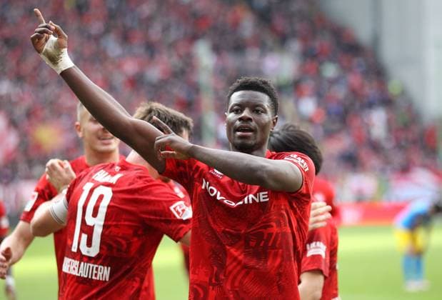 Sport Bilder des Tages 24.11.2024, Fußball, 2. Bundesliga, FC Kaiserslautern - Eintracht Braunschweig, 13. Spieltag, Saison 2024 25, Fritz Walter Stadion, Kaiserslautern, Deutschland, zmdz, ** DFB & DFL regulations prohibit any use of photographs as image sequences and or quasi-video. ** 2:0 für den FCK durch Ragnar Ache (9, FC Kaiserslautern), Torjubel FC Kaiserslautern - Eintracht Braunschweig