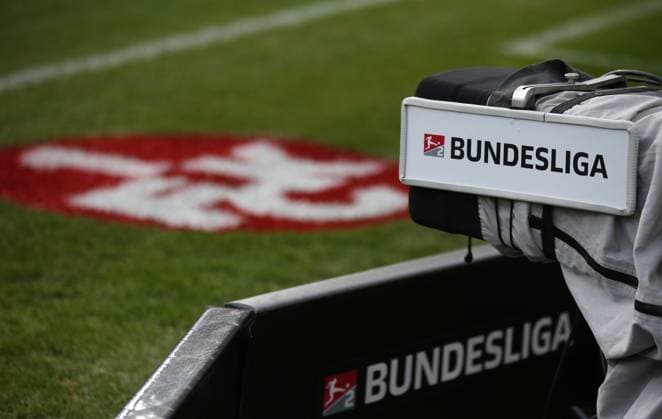 24.11.2024, Fußball, 2. Bundesliga, FC Kaiserslautern - Eintracht Braunschweig, 13. Spieltag, Saison 2024 25, Fritz Walter Stadion, Kaiserslautern, Deutschland, zmdz, ** DFB & DFL regulations prohibit any use of photographs as image sequences and or quasi-video. ** 1. FC Kaiserslautern Logo auf dem Rasen am Spielfeldrand FC Kaiserslautern - Eintracht Braunschweig