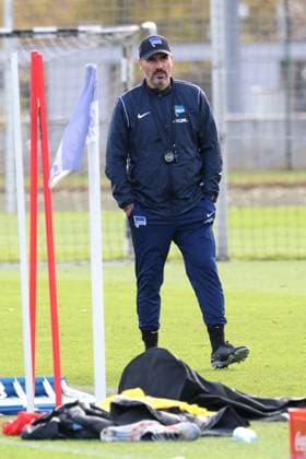 DEU, DFL, 2. FBL Hertha BSC, Training, 25.11.2024, Sportforum, Berlin, DEU, DFL, 2. FBL Hertha BSC, Training, im Bild Cheftrainer Cristian Fiel (Hertha BSC Berlin) DFL - regulations prohibit any use of Photographs as image sequences and or quasi-video Foto: Juergen Engler nordphoto GmbH