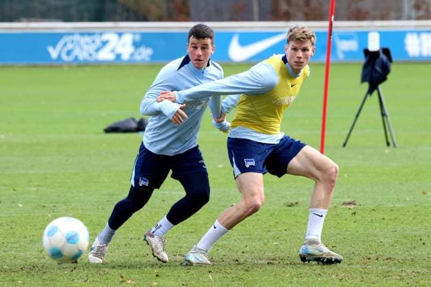DEU, DFL, 2. FBL Hertha BSC, Training, 25.11.2024, Sportforum, Berlin, DEU, DFL, 2. FBL Hertha BSC, Training, im Bild Diego Demme (Hertha BSC Berlin 6), Luca Schuler (Hertha BSC Berlin 18) DFL - regulations prohibit any use of Photographs as image sequences and or quasi-video Foto: Juergen Engler nordphoto GmbH