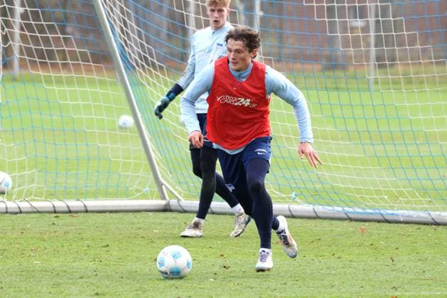 DEU, DFL, 2. FBL Hertha BSC, Training, 25.11.2024, Sportforum, Berlin, DEU, DFL, 2. FBL Hertha BSC, Training, im Bild Fabian Reese (Hertha BSC Berlin 11) DFL - regulations prohibit any use of Photographs as image sequences and or quasi-video Foto: Juergen Engler nordphoto GmbH