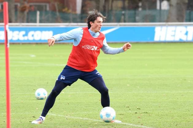DEU, DFL, 2. FBL Hertha BSC, Training, 25.11.2024, Sportforum, Berlin, DEU, DFL, 2. FBL Hertha BSC, Training, im Bild Fabian Reese (Hertha BSC Berlin 11) DFL - regulations prohibit any use of Photographs as image sequences and or quasi-video Foto: Juergen Engler nordphoto GmbH