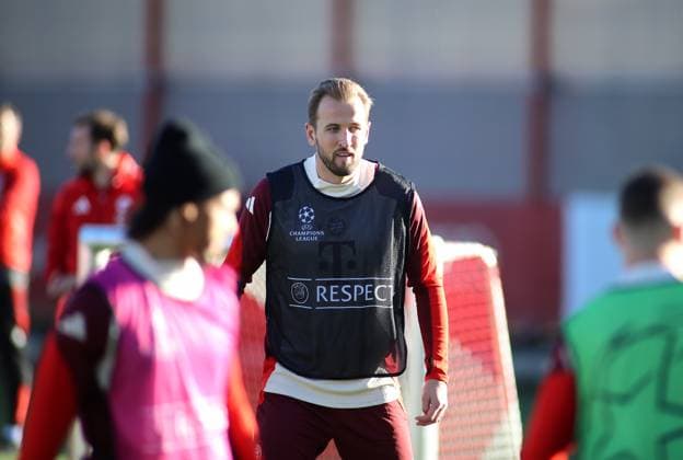 München, Deutschland, 25. November 2024: Fussball, Herren, Saison 2024 2025, FC Bayern München, Säbener Strasse, Trainingsgelände, Abschlusstraining, Champions League Harry Kane (FC Bayern München) Kopf, Oberkörper mit Leibchen