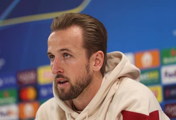München, Deutschland, 25. November 2024: Fussball, Herren, Saison 2024 2025, FC Bayern München, Säbener Strasse, Trainingsgelände, Internationale Pressekonferenz, Champions League Harry Kane (FC Bayern München) Kopf, Portrait auf der Pressekonferenz