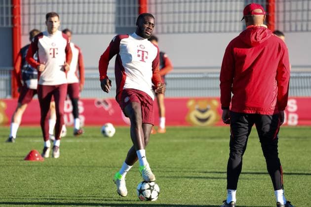 Dayot Upamecano (FC Bayern Muenchen, 02) mit Ball beim Training, Ger, Abschlusstraining, FC Bayern Muenchen, Fussball, UEFA Champions League, 5. Spieltag, Saison 2024 2025, 25.11.2024, Ger, Abschlusstraining, FC Bayern Muenchen, Fussball, UEFA Champions League, 5. Spieltag, Saison 2024 2025, 25.11.2024 Muenchen Copyright: xEibner-Pressefoto JennixMaulx EP_JML