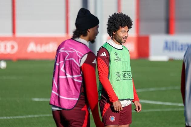 Serge Gnabry (FC Bayern Muenchen, 07) mit Leroy Sane (FC Bayern Muenchen, 10) beim Training, Ger, Abschlusstraining, FC Bayern Muenchen, Fussball, UEFA Champions League, 5. Spieltag, Saison 2024 2025, 25.11.2024, Ger, Abschlusstraining, FC Bayern Muenchen, Fussball, UEFA Champions League, 5. Spieltag, Saison 2024 2025, 25.11.2024 Muenchen Copyright: xEibner-Pressefoto JennixMaulx EP_JML