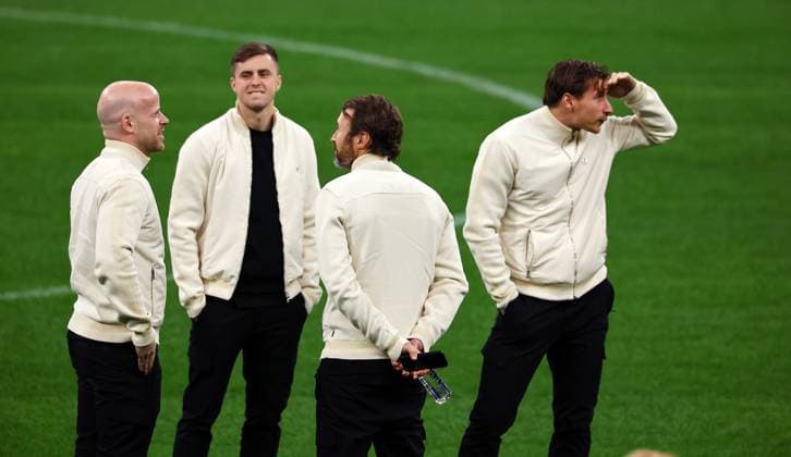 RB Leipzig - Platzbegehung Champions League Mailand, 25.11.2024, Giuseppe-Meazza-Stadion, Fussball, Champions League, Matchday-1, RB Leipzig vs. Inter Mailand am 26 11 2024 , RB Leipzig Platzbegehung , Im Bild: Christoph Baumgartner (14, RB Leipzig), Co-Trainer Marco Kurth (RB Leipzig), Willi Orban (4, RB Leipzig). ,