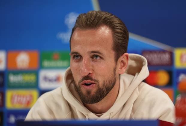 München, Deutschland, 25. November 2024: Fussball, Herren, Saison 2024 2025, FC Bayern München, Säbener Strasse, Trainingsgelände, Internationale Pressekonferenz, Champions League Harry Kane (FC Bayern München) Kopf, Portrait bei der Pressekonferenz