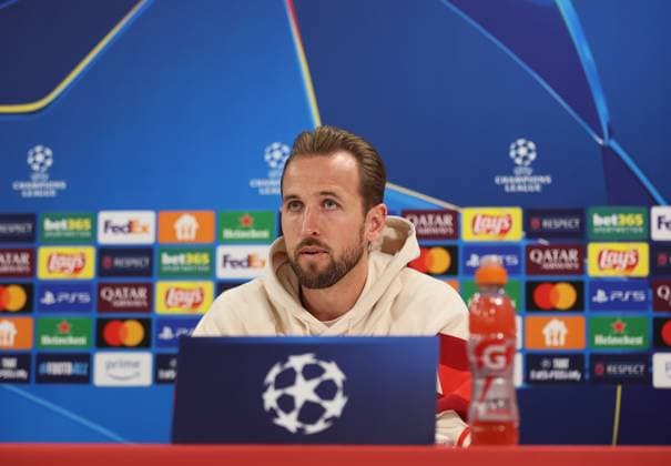 München, Deutschland, 25. November 2024: Fussball, Herren, Saison 2024 2025, FC Bayern München, Säbener Strasse, Trainingsgelände, Internationale Pressekonferenz, Champions League Harry Kane (FC Bayern München) Kopf, Portrait bei der Pressekonferenz