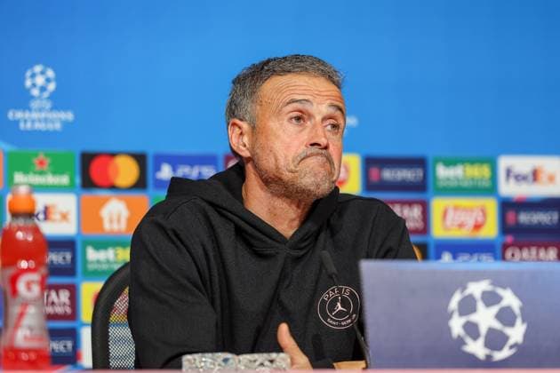 Luis Enrique Martinez Garcia (Paris Saint-Germain, PSG, Head-Coach) bei der Pressekonferenz, Ger, Internationale Pressekonferenz, Paris Saint-Germain, PSG, Fussball, UEFA Champions League, 5. Spieltag, Saison 2024 2025, 25.11.2024, Ger, Internationale Pressekonferenz, Paris Saint-Germain, PSG, Fussball, UEFA Champions League, 5. Spieltag, Saison 2024 2025, 25.11.2024 Muenchen Copyright: xEibner-Pressefoto JennixMaulx EP_JML