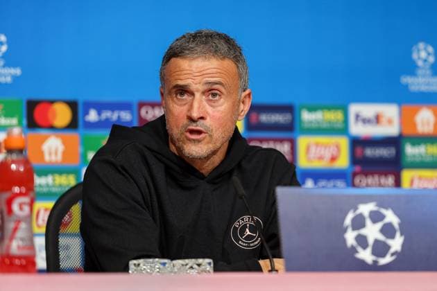 Luis Enrique Martinez Garcia (Paris Saint-Germain, PSG, Head-Coach) bei der Pressekonferenz, Ger, Internationale Pressekonferenz, Paris Saint-Germain, PSG, Fussball, UEFA Champions League, 5. Spieltag, Saison 2024 2025, 25.11.2024, Ger, Internationale Pressekonferenz, Paris Saint-Germain, PSG, Fussball, UEFA Champions League, 5. Spieltag, Saison 2024 2025, 25.11.2024 Muenchen Copyright: xEibner-Pressefoto JennixMaulx EP_JML