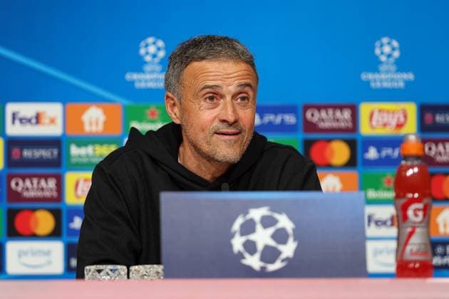 Luis Enrique Martinez Garcia (Paris Saint-Germain, PSG, Head-Coach) bei der Pressekonferenz, Ger, Internationale Pressekonferenz, Paris Saint-Germain, PSG, Fussball, UEFA Champions League, 5. Spieltag, Saison 2024 2025, 25.11.2024, Ger, Internationale Pressekonferenz, Paris Saint-Germain, PSG, Fussball, UEFA Champions League, 5. Spieltag, Saison 2024 2025, 25.11.2024 Muenchen Copyright: xEibner-Pressefoto JennixMaulx EP_JML