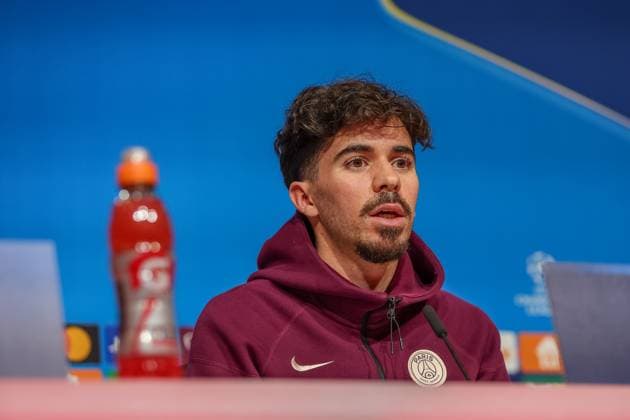 Vitinha (Paris Saint-Germain, PSG, 17) bei der Pressekonferenz, Ger, Internationale Pressekonferenz, Paris Saint-Germain, PSG, Fussball, UEFA Champions League, 5. Spieltag, Saison 2024 2025, 25.11.2024, Ger, Internationale Pressekonferenz, Paris Saint-Germain, PSG, Fussball, UEFA Champions League, 5. Spieltag, Saison 2024 2025, 25.11.2024 Muenchen Copyright: xEibner-Pressefoto JennixMaulx EP_JML