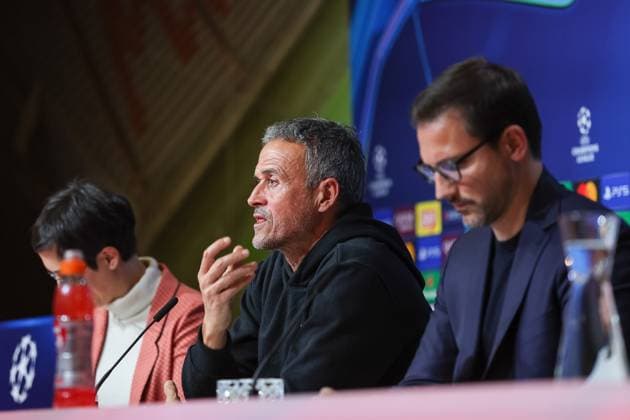 Luis Enrique Martinez Garcia (Paris Saint-Germain, PSG, Head-Coach) bei der Pressekonferenz, Ger, Internationale Pressekonferenz, Paris Saint-Germain, PSG, Fussball, UEFA Champions League, 5. Spieltag, Saison 2024 2025, 25.11.2024, Ger, Internationale Pressekonferenz, Paris Saint-Germain, PSG, Fussball, UEFA Champions League, 5. Spieltag, Saison 2024 2025, 25.11.2024 Muenchen Copyright: xEibner-Pressefoto JennixMaulx EP_JML