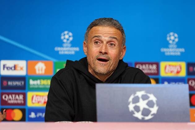 Luis Enrique Martinez Garcia (Paris Saint-Germain, PSG, Head-Coach) bei der Pressekonferenz, Ger, Internationale Pressekonferenz, Paris Saint-Germain, PSG, Fussball, UEFA Champions League, 5. Spieltag, Saison 2024 2025, 25.11.2024, Ger, Internationale Pressekonferenz, Paris Saint-Germain, PSG, Fussball, UEFA Champions League, 5. Spieltag, Saison 2024 2025, 25.11.2024 Muenchen Copyright: xEibner-Pressefoto JennixMaulx EP_JML