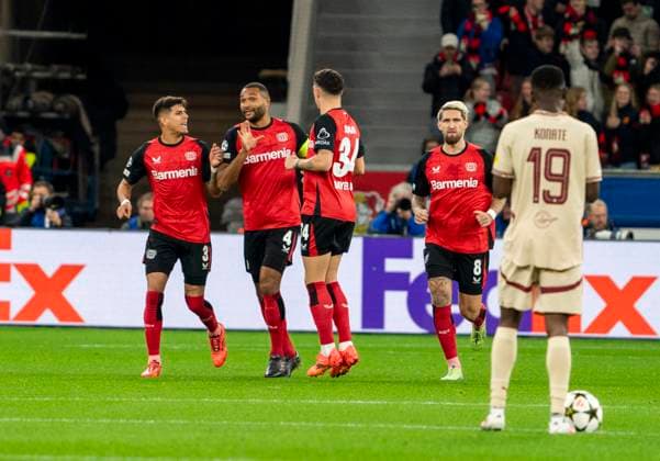 Jubel über den Führungstreffer. Von li. Exequiel Palacios (Bayer 04 Leverkusen, 25), Jonathan Tah (Bayer 04 Leverkusen, 4), Granit Xhaka (Bayer 04 Leverkusen, 34) und Robert Andrich (Bayer 04 Leverkusen, 8) 26.11.2024, Fussball: Bayer 04 Leverkusen - FC Salzburg, UEFA Champions League, Saison 2024 2025, Spieltag 5 Copyright: HMBxMedia xMarcoxBader