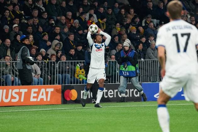 Juan Cuadrado (Atalanta Bergamo , 7) Fußball, UEFA Champions Legue, 5 Spieltag, 2024 2025, BSC Young Boys vs. Atalanta Bergamo, 26.11.2024, Stadion Wankdorf, Bern,Schweiz, Bern Wankdorf Stadion Kanton Bern Schweiz Copyright: xFinleyxMörchx