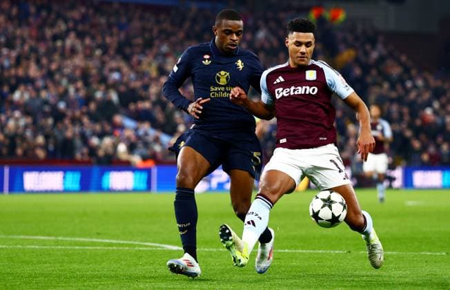 Ollie Watkins of Aston Villa and Pierre Kalulu of Juventus. Aston Villa v Juventus, UEFA Champions League, Group Stage, Football, Villa Park, Birmingham, UK - 27 Nov 2024 EDITORIAL USE ONLY No use with unauthorised audio, video, data, fixture lists, club league logos or live services. Online in-match use limited to 120 images, no video emulation. No use in betting, games or single club league player publications. Copyright: xJamesxMarsh Shutterstockx 14945027ah