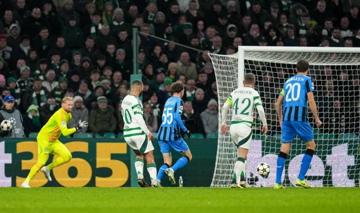 Cameron Carter-Vickers of Celtic scores an own goal to give Club Brugge a 0-1 lead. Celtic v Club Brugge, UEFA Champions League, Group Stage, Football, Celtic Park, Glasgow, Scotland, UK - 27 Nov 2024 EDITORIAL USE ONLY No use with unauthorised audio, video, data, fixture lists, club league logos or live services. Online in-match use limited to 120 images, no video emulation. No use in betting, games or single club league player publications. Copyright: xStuartxWallace Shutterstockx 14945035at