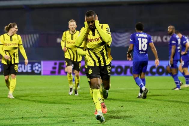 Jamie Gittens (Borussia Dortmund) bejubelt seinen Treffer zum 0:1, UEFA Champions League 2024 25 League Phase MD5, GNK Dinamo v Borussia Dortmund, Stadion Maksimir am 27. November 2024 in Zagreb, Kroatien. (Foto von Marco Steinbrenner DeFodi Images) Jamie Gittens (Borussia Dortmund) celebrates after scoring his teams first goal, UEFA Champions League 2024 25 League Phase MD5, GNK Dinamo v Borussia Dortmund, Stadion Maksimir, November 27, 2024 in Zagreb, Croatia. (Photo by Marco Steinbrenner DeFodi Images) Defodi-700_zagreb_bvb_20241127_056A