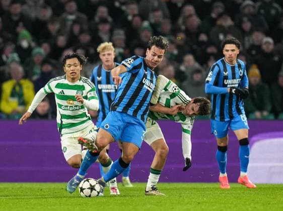 Ardon Jashari of Club Brugge fouled by Paulo Bernardo of Celtic Celtic v Club Brugge, UEFA Champions League, Group Stage, Football, Celtic Park, Glasgow, Scotland, UK - 27 Nov 2024 EDITORIAL USE ONLY No use with unauthorised audio, video, data, fixture lists, club league logos or live services. Online in-match use limited to 120 images, no video emulation. No use in betting, games or single club league player publications. Copyright: xStuartxWallace Shutterstockx 14945035bu