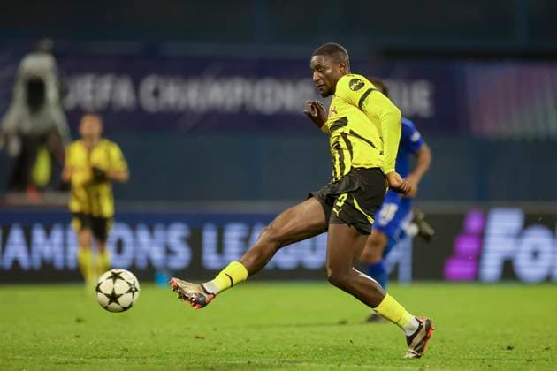 Serhou Guirassy (Borussia Dortmund) erzielt mit diesem Schuss das Tor zum 0:3, UEFA Champions League 2024 25 League Phase MD5, GNK Dinamo v Borussia Dortmund, Stadion Maksimir am 27. November 2024 in Zagreb, Kroatien. (Foto von Marco Steinbrenner DeFodi Images) Serhou Guirassy (Borussia Dortmund) scores the goal with this shot to make it 0:3, UEFA Champions League 2024 25 League Phase MD5, GNK Dinamo v Borussia Dortmund, Stadion Maksimir, November 27, 2024 in Zagreb, Croatia. (Photo by Marco Steinbrenner DeFodi Images) Defodi-700_zagreb_bvb_20241127_085