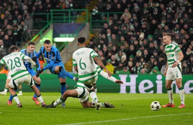 Ferran Jutgla of Club Brugge shoots past Celtic goalkeeper Kasper Schmeichel in a crowded penalty area but the goal was disallowed for offside following a VAR check. Final score Celtic 1 Club Brugge 1. Celtic v Club Brugge, UEFA Champions League, Group Stage, Football, Celtic Park, Glasgow, Scotland, UK - 27 Nov 2024 EDITORIAL USE ONLY No use with unauthorised audio, video, data, fixture lists, club league logos or live services. Online in-match use limited to 120 images, no video emulation. No use in betting, games or single club league player publications. Copyright: xStuartxWallace Shutterstockx 14945035ce