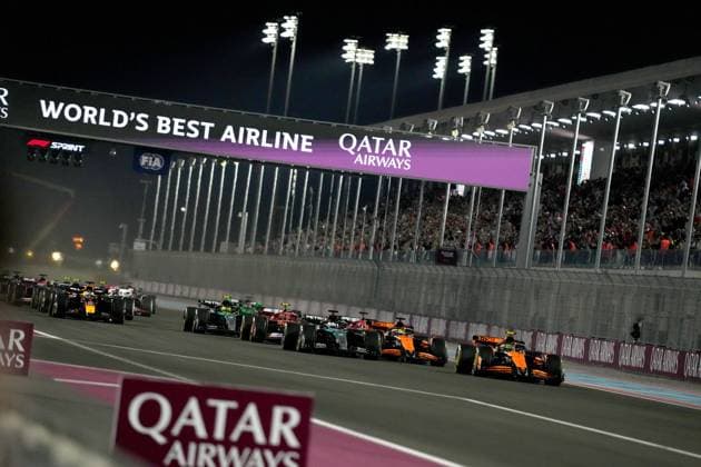 Formula 1 Qatar Airways Qatar Grand Prix 2024 30.11.2024, Losail International Circuit, Doha, Formula 1 Qatar Airways Qatar Grand Prix 2024 ,im Bild Rennstart:, Lando Norris (GBR), McLaren F1 Team, Oscar Piastri (AUS), George Russell (GBR), Mercedes-AMG Petronas Formula One Team, Carlos Sainz Jr. (ESP), Scuderia Ferrari HP, Lewis Hamilton (GBR), Charles Leclerc (MCO), Nico Hülkenberg (DEU), MoneyGram Haas F1 Team