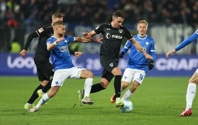30.11.2024, xdcx, Fussball 2. Bundesliga, SV Darmstadt 98 - SC Preußen Münster, emonline, emspor, despor, v.l., Joel Grodowski (SC Preußen Münster), Fabian Nürnberger (SV Darmstadt 98), Yassine Bouchama (SC Preußen Münster), Andreas Müller (SV Darmstadt 98) DFL DFB REGULATIONS PROHIBIT ANY USE OF PHOTOGRAPHS AS IMAGE SEQUENCES AND OR QUASI-VIDEO.