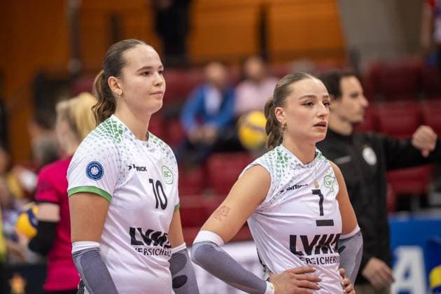 Amelie Strothoff (USC Muenster, 10), Elena Koemmling (USC Muenster, 07), re. GER, Allianz MTV Stuttgart vs. USC Muenster, Volleyball Bundesliga, VBL, Spielzeit 2024 2025, 04.12.2024 GER, Allianz MTV Stuttgart vs. USC Muenster, Volleyball Bundesliga, VBL, Spielzeit 2024 2025, 04.12.2024 Stuttgart Copyright: xSandyxDinkelackerx EP_SDR