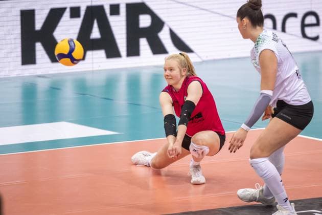 Lara-Marie Schaefer (USC Muenster, 02) - Ballannahme GER, Allianz MTV Stuttgart vs. USC Muenster, Volleyball Bundesliga, VBL, Spielzeit 2024 2025, 04.12.2024 GER, Allianz MTV Stuttgart vs. USC Muenster, Volleyball Bundesliga, VBL, Spielzeit 2024 2025, 04.12.2024 Stuttgart Copyright: xSandyxDinkelackerx EP_SDR