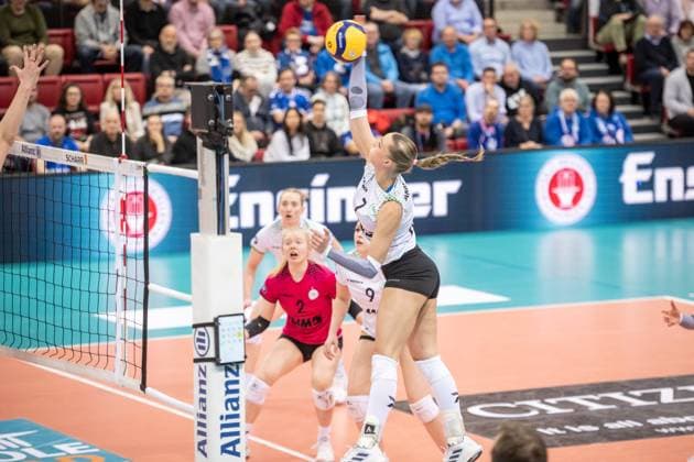 Elena Koemmling (USC Muenster, 07) - am Ball - Netz GER, Allianz MTV Stuttgart vs. USC Muenster, Volleyball Bundesliga, VBL, Spielzeit 2024 2025, 04.12.2024 GER, Allianz MTV Stuttgart vs. USC Muenster, Volleyball Bundesliga, VBL, Spielzeit 2024 2025, 04.12.2024 Stuttgart Copyright: xSandyxDinkelackerx EP_SDR