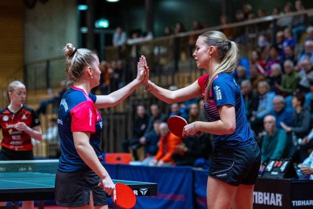 Annett Kaufmann, (SV DJK Kolbermoor) mit Hana Arapovic, (SV DJK Kolbermoor), Jubeln, SV DJK Kolbermoor vs.TTC Berlin eastside , Tischtennis, 1.Bundesliga Frauen, 7. Spielwoche, 2024 2025, 06.12.2024, SV DJK Kolbermoor vs.TTC Berlin eastside , Tischtennis, 1.Bundesliga Frauen, 7. Spielwoche, 2024 2025, 06.12.2024, Kolbermoor