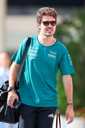 Felipe Drugovich of Brasil and Aston Martin F1 gestikuliert, Gestik, Qualifying, F1 Grand Prix of Abu Dhabi, Yas Marina Circuit am 07. December 2024 in Abu Dhabi, United Arab Emirates. (Foto von Diogo Cardoso DeFodi Images) Felipe Drugovich of Brasil and Aston Martin F1 gestures arriving in the paddock, Qualifying, F1 Grand Prix of Abu Dhabi, Yas Marina Circuit on December 7, 2024 in Abu Dhabi, United Arab Emirates. (Photo by Diogo Cardoso DeFodi Images) Defodi-645_f1abu20241207_035